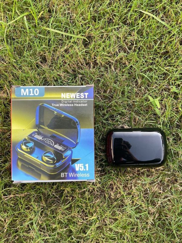 m10-wireless-bluetooth-earbuds-1